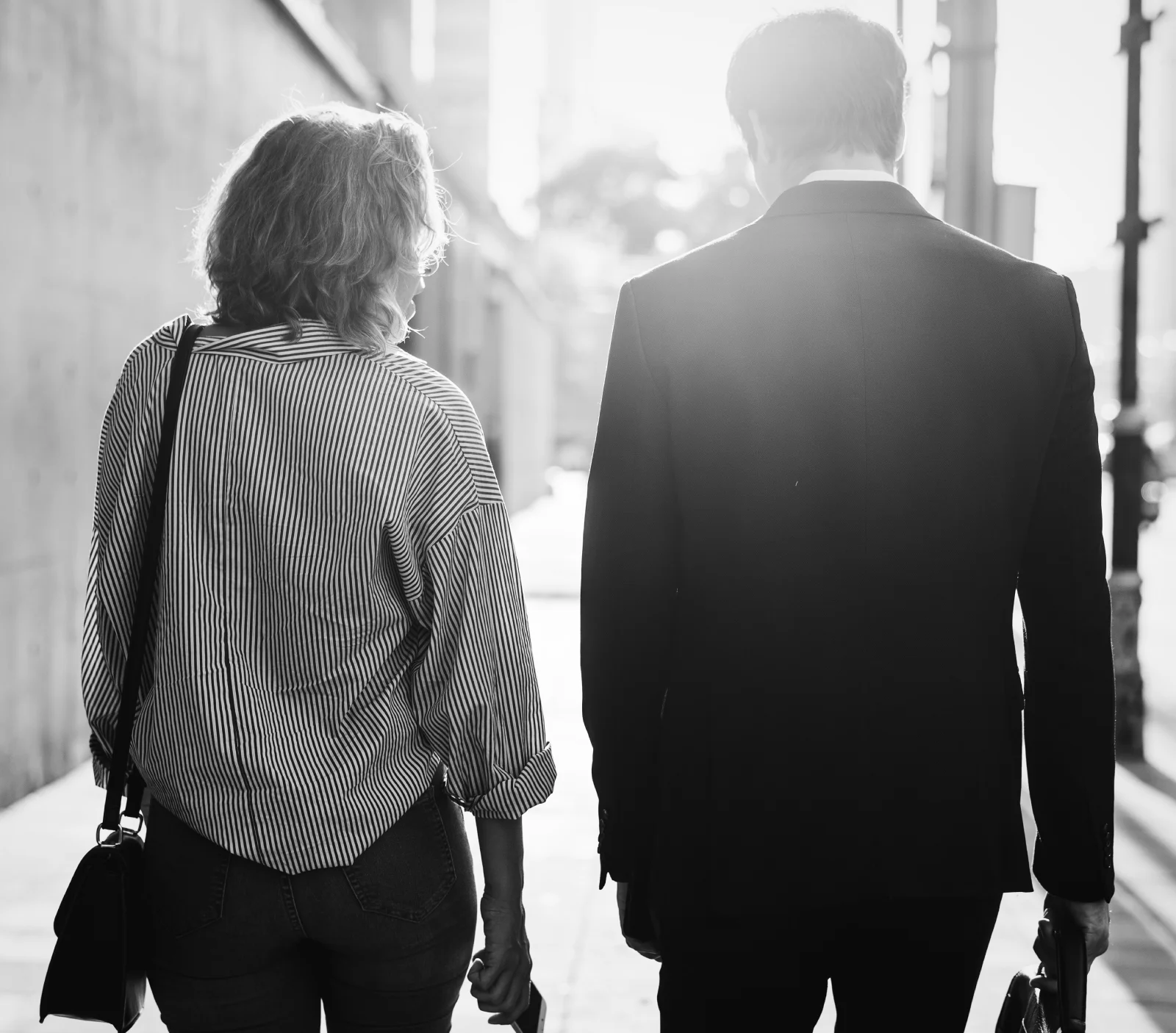 Private investigator in Christchurch meeting with a client during an investigation